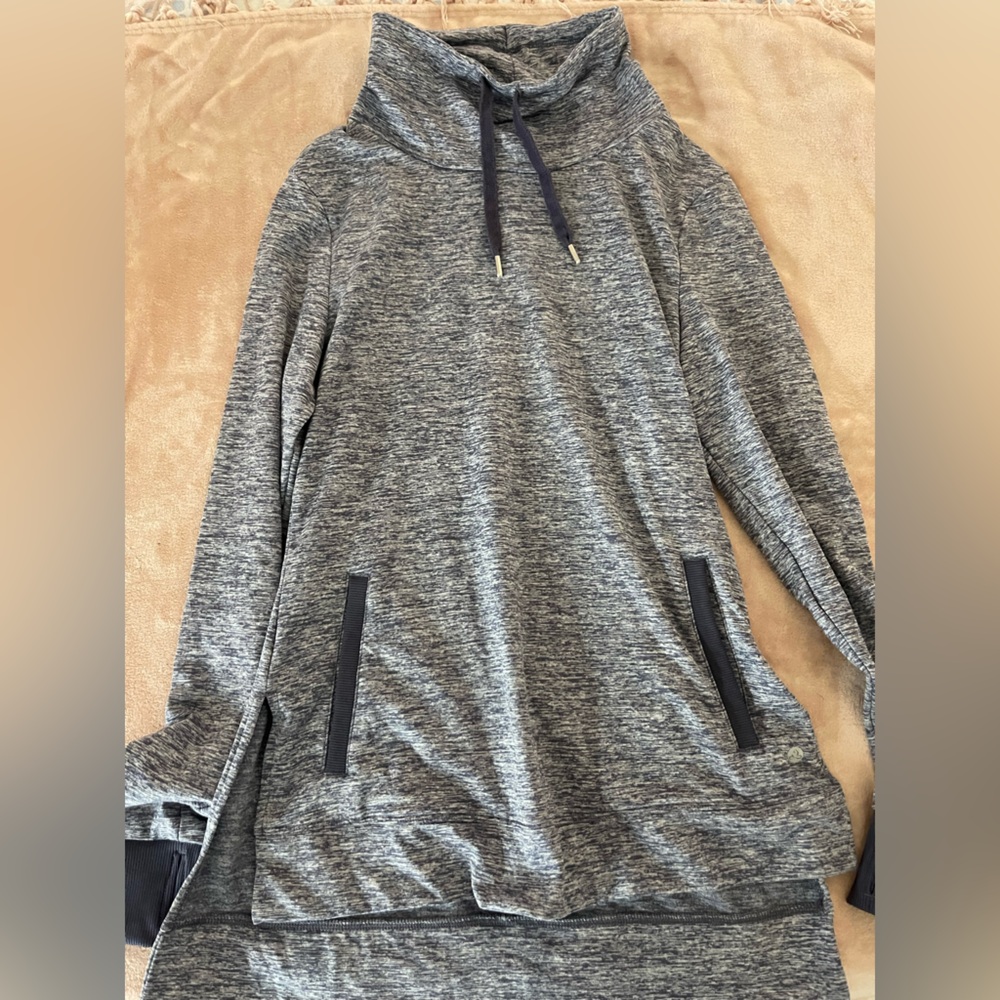 Women’s  Heathered Gray Pullover Hoodie Sweater